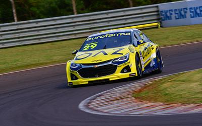 Daniel Serra lidera sexta-feira de treinos da Stock Car em Cascavel